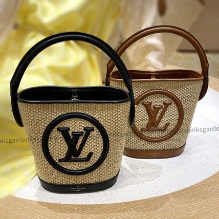 lv straw clutch